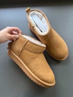 NWT Project Cloud “Hippy” Ankle Boots- 8